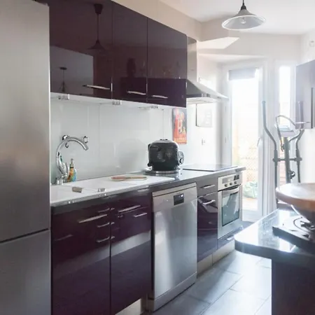 Modern Apt With Balcony Near Paris Apartmán *