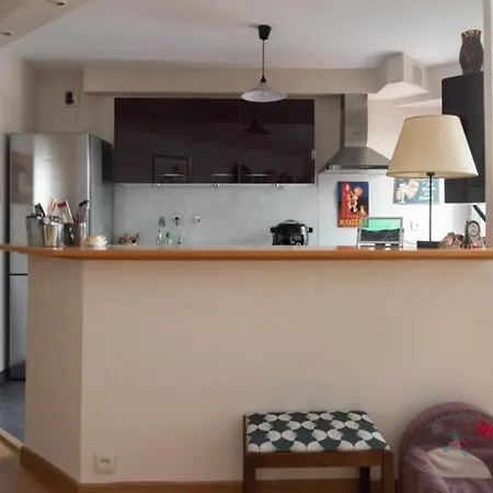 Modern Apt With Balcony Near Paris